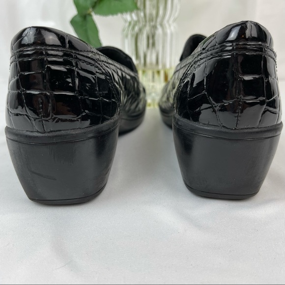 Clarks Bendable Patent Moc Croc Loafers - Picture 3 of 10